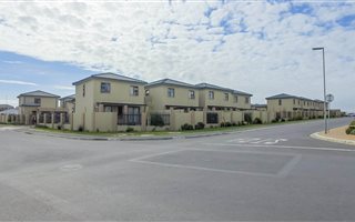 3 Bedroom Apartment in Parklands