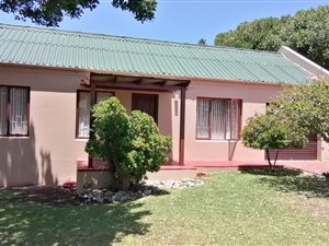 3 Bed Townhouse in Stilbaai