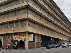 11000 m² Commercial space in City and Suburban