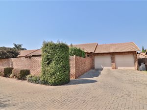 3 Bed House in Rooihuiskraal North