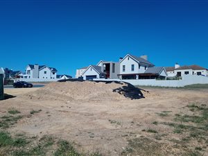 700 m² Land available in Graanendal
