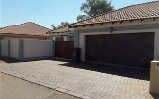 3 Bedroom Townhouse in Akasia