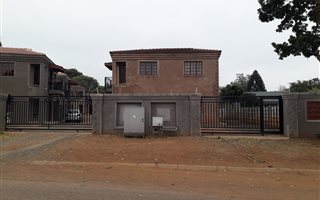 2 Bedroom Cluster in Louis Trichardt
