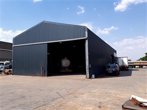 700 m² Industrial space in New Era