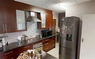 3 Bedroom Duplex in Garsfontein