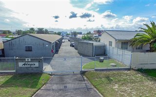 2 Bedroom Townhouse in Bloubergstrand