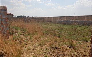 580 m² Land available in Selcourt