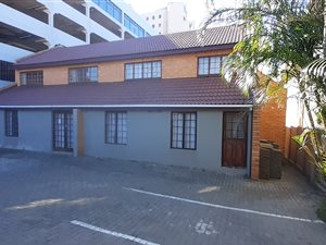20 Bed Flat in Quigney