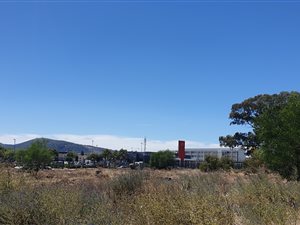 1 ha Land available in Elsies River