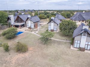 8 Bed House in Zebula Golf Estate