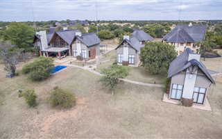 8 Bedroom House in Zebula Golf Estate