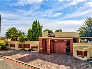 3.5 Bedroom House in Chloorkop