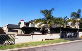 4 Bedroom House in Highveld