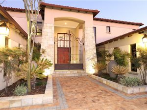 5 Bed House in Kleinbron Estate