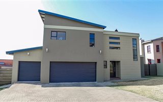 4 Bedroom House in Olympus