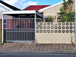 2 Bed Townhouse in Surrey Estate