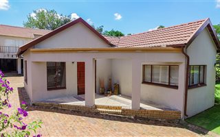 3 Bedroom House in Van Riebeeck Park