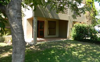 2 Bedroom Apartment in Newmarket Park