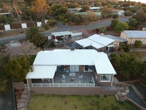 4 Bed House in Vanderkloof