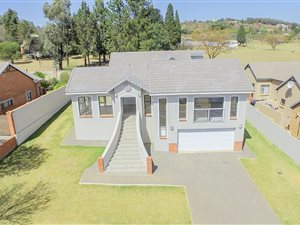 3 Bedroom House in Rietvlei Heights Country Estate