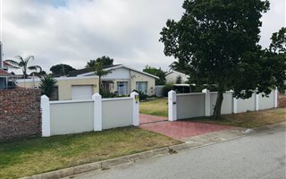 3 Bedroom House in Taybank