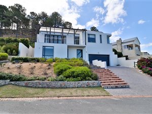 4 Bed House in Hemel en Aarde