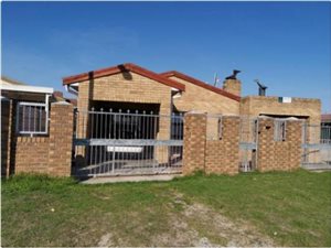 3 Bed House in New Macassar Village
