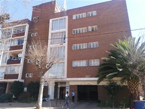 2.5 Bed Apartment in Yeoville