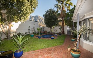 3 Bedroom House in Claremont