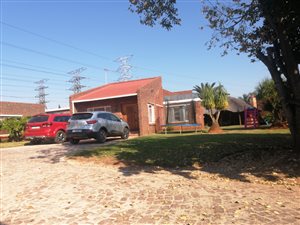 4 Bed House in Rooihuiskraal