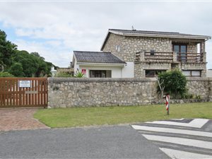 4 Bed House in Arniston
