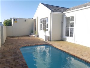4 Bed House in Strandfontein