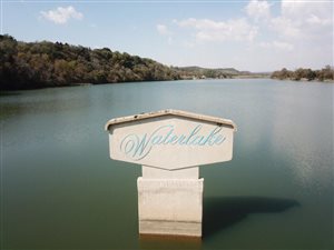 1000 m² Land available in Waterlake Farm