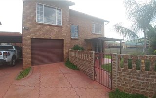 3 Bedroom Duplex in Doornpoort and surrounds