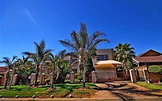 8 Bedroom House in Meyersdal
