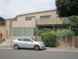 2 Bedroom Garden Cottage in Gordons Bay Central