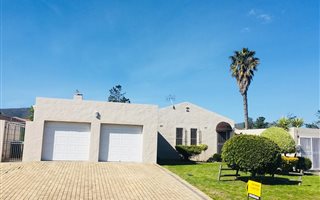 3 Bedroom House in Edgemead