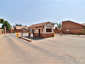 2 Bed Townhouse in Pierre van Ryneveld