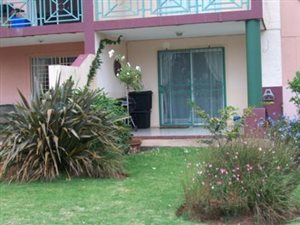 2 Bed Townhouse in Die Hoewes