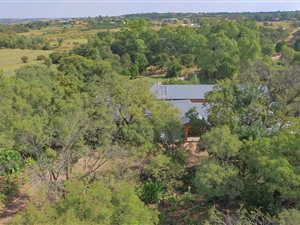6 Bed House in Zwavelpoort