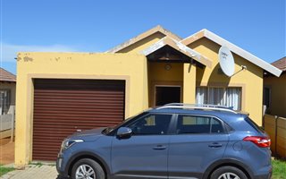 2 Bedroom Townhouse in Mohlakeng