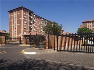 2 Bed Flat in Karen Park