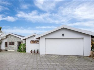 4 Bed House in Helderberg Estate