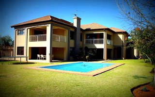 5 Bedroom House in Summerset