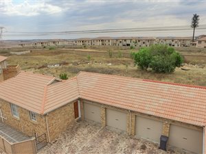 3 Bedroom Duplex in Kosmosdal