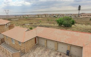 3 Bedroom Duplex in Kosmosdal