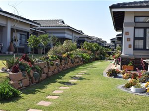 2 Bed Townhouse in Zesfontein AH