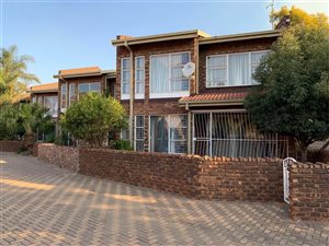 3 Bed Townhouse in Vanderbijlpark Central