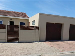 3 Bed House in Pelikan Park