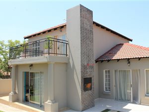4 Bed Duet in Thatchfield